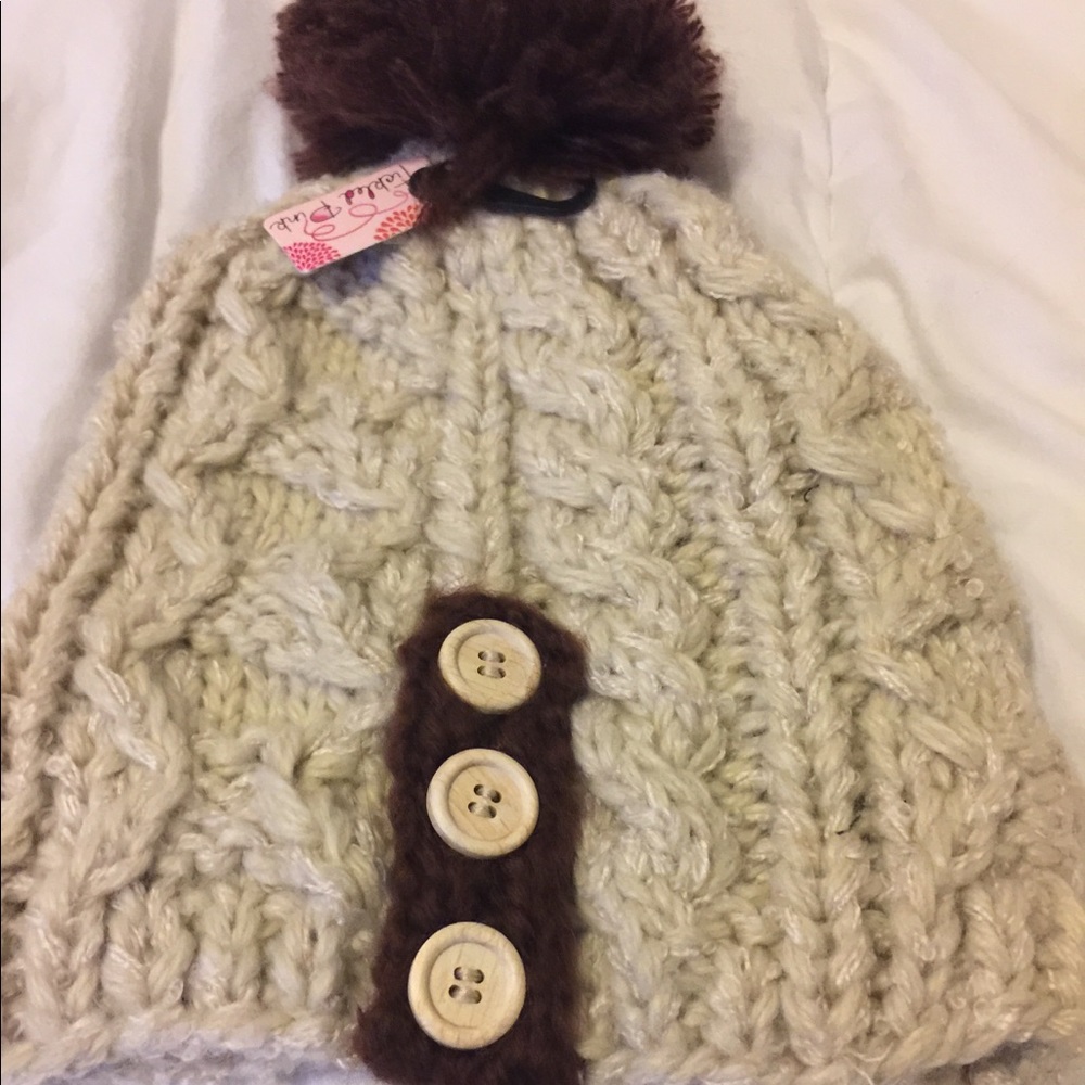 Beanie hat Cream and Brown